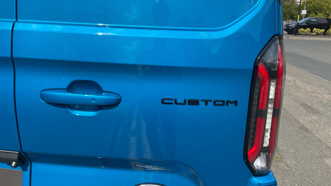 Ford Transit Custom E-320 L1 Rwd 160kW 71kWh H1 Double Cab Van Limited Auto - Image 31